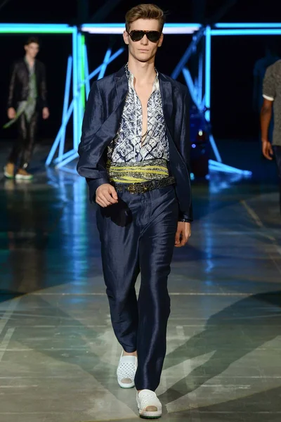 Look 27